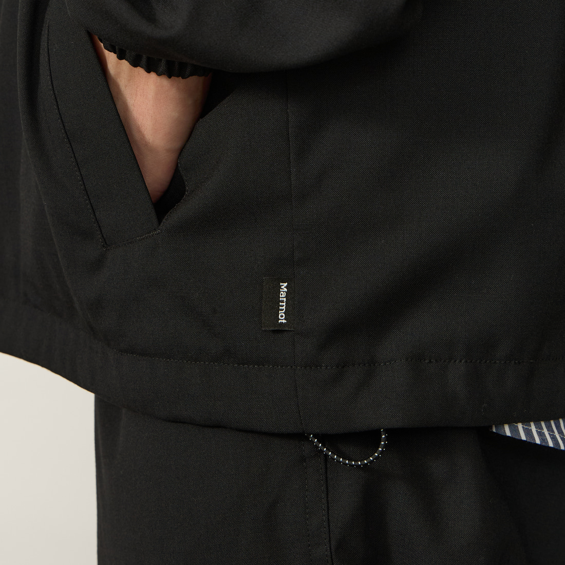 Marmot [マーモット] 別注 メリノウール コーチジャケット [MTSS26MJK330IN-JF] BLACK &&モデル身長：179cm 着用サイズ：L&&