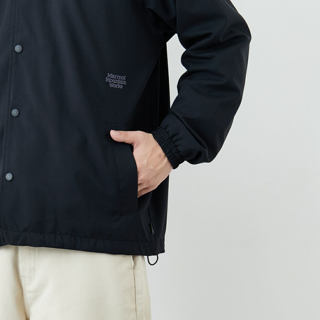 Marmot [マーモット] 別注 メリノウール コーチジャケット [MTSS26MJK330IN-JF] BLACK &&モデル身長：179cm 着用サイズ：L&&