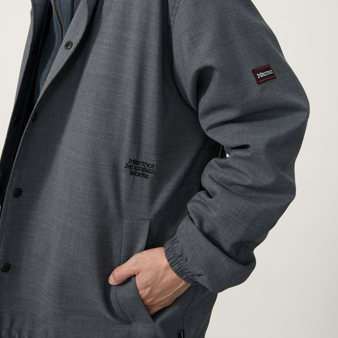 Marmot [マーモット] 別注 メリノウール コーチジャケット [MTSS26MJK330IN-JF] GRAY &&モデル身長：179cm 着用サイズ：L&&