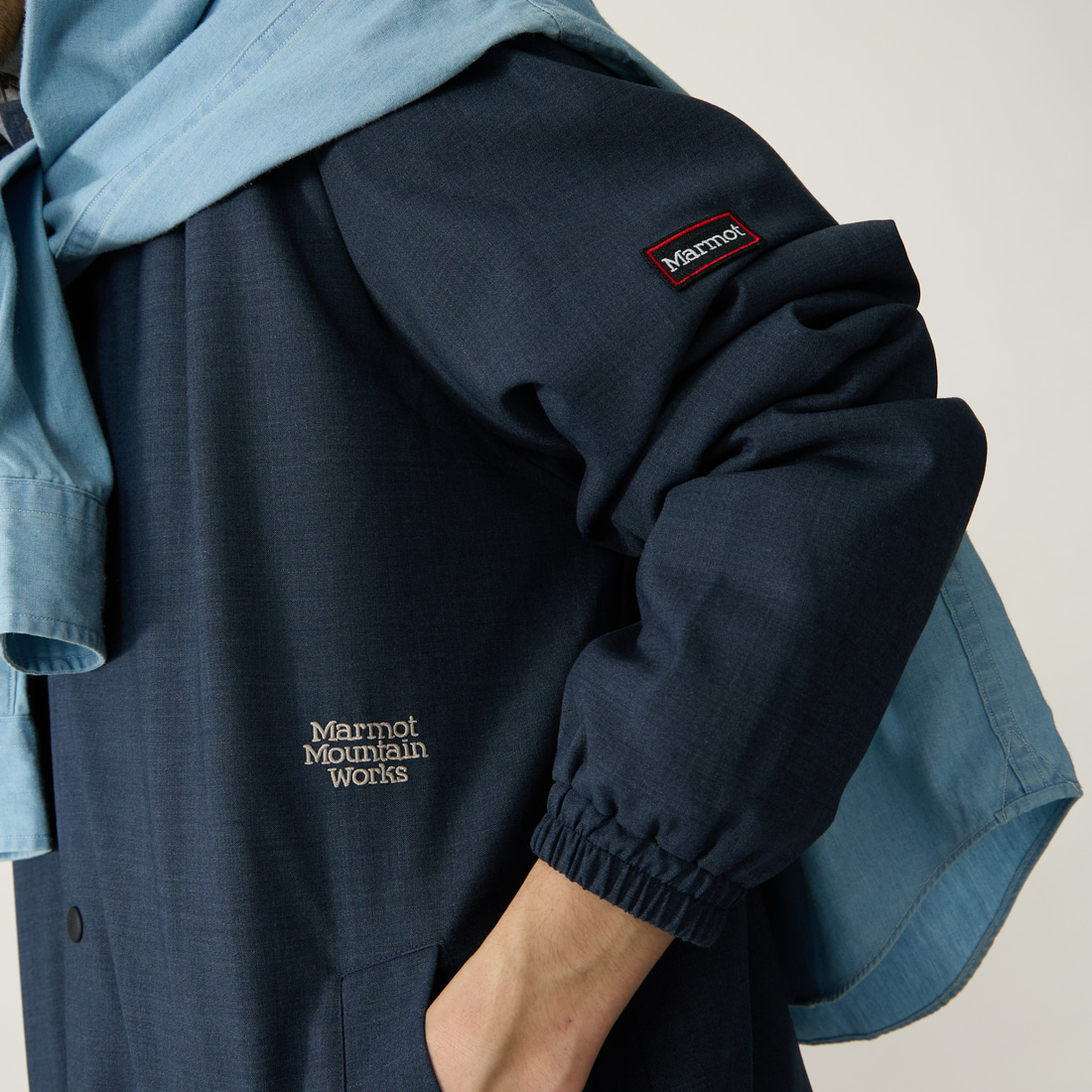 Marmot [マーモット] 別注 メリノウール コーチジャケット [MTSS26MJK330IN-JF] NAVY &&モデル身長：168cm 着用サイズ：L&&