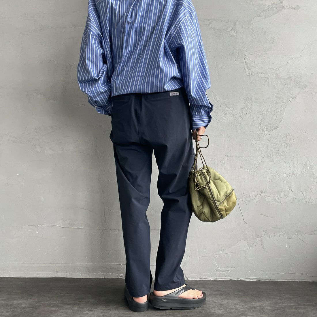 GRAMiCCi [グラミチ] 別注 エブリデイ ナイロンパンツ [GUP6-S2013-JF] MIDNIGHT &&モデル身長：158cm 着用サイズ：S&&