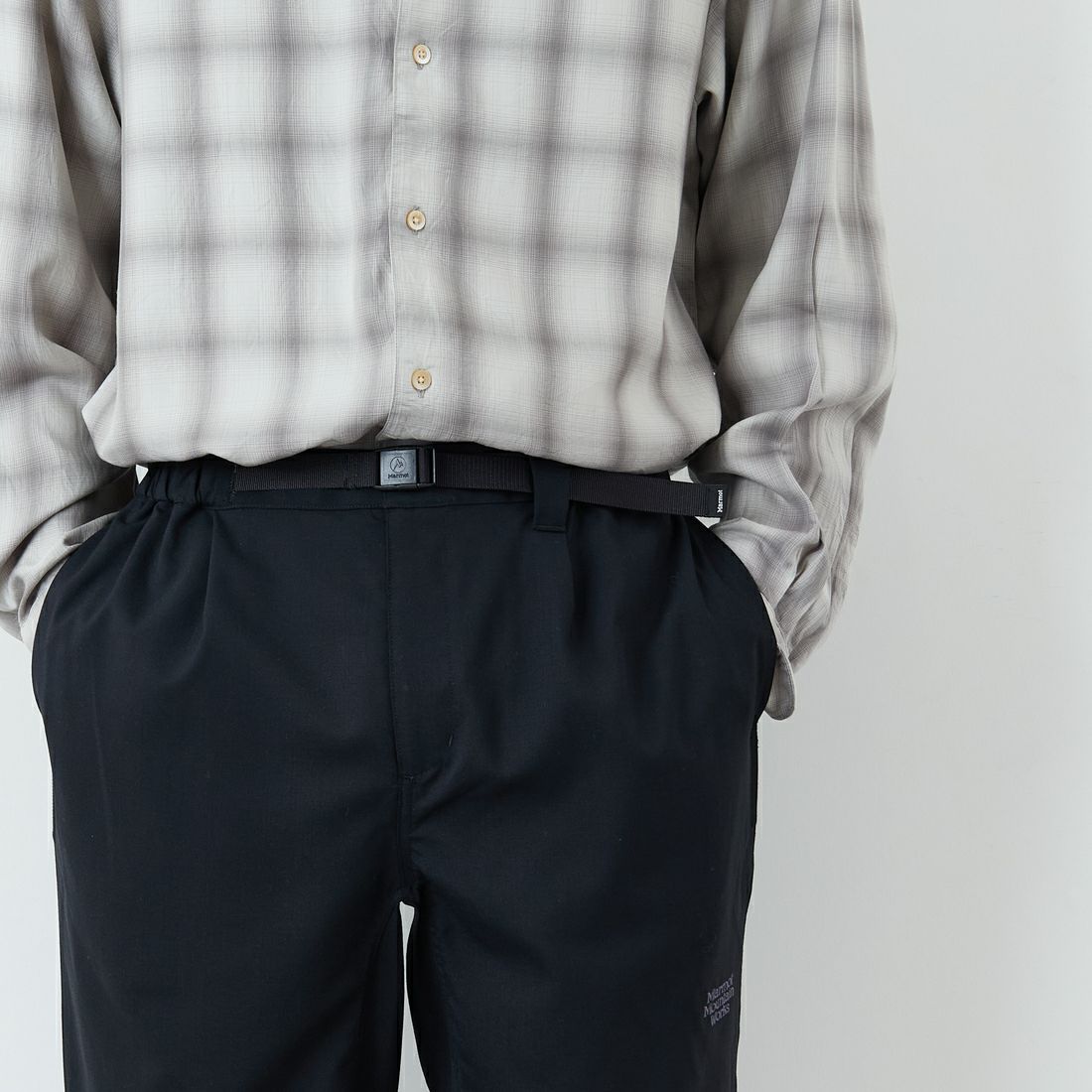 Marmot [マーモット] 別注 メリノウール タックパンツ [MTSS26MPT331IN-JF] BLACK &&モデル身長：179cm 着用サイズ：L&&