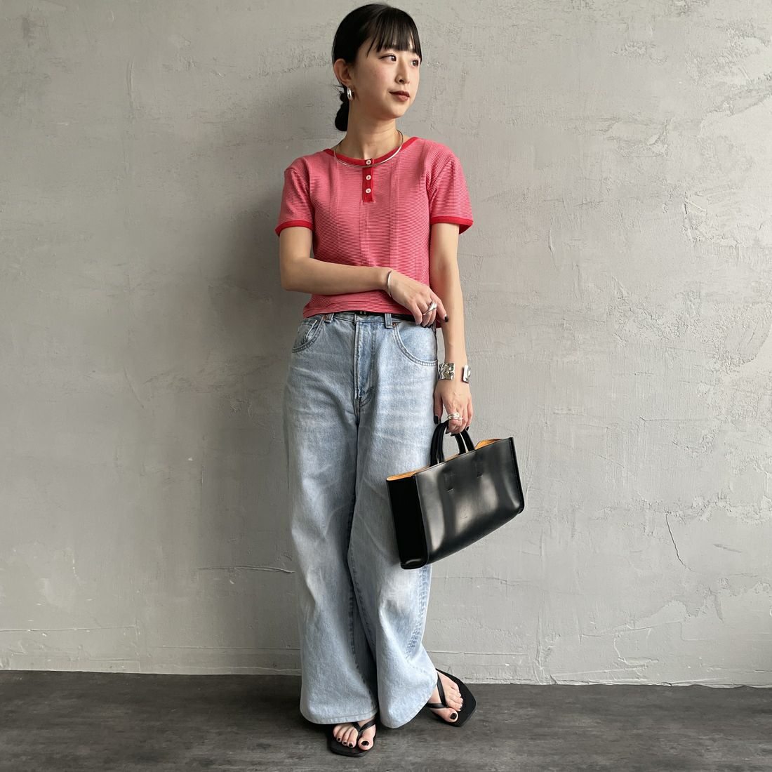 Robert P.Miller [ロバートピーミラー] 別注 クロップド丈 ボーダーヘンリーネックTシャツ [RM261-2265IN-JF] CHERRY&&モデル身長：150cm 着用サイズ：F&&