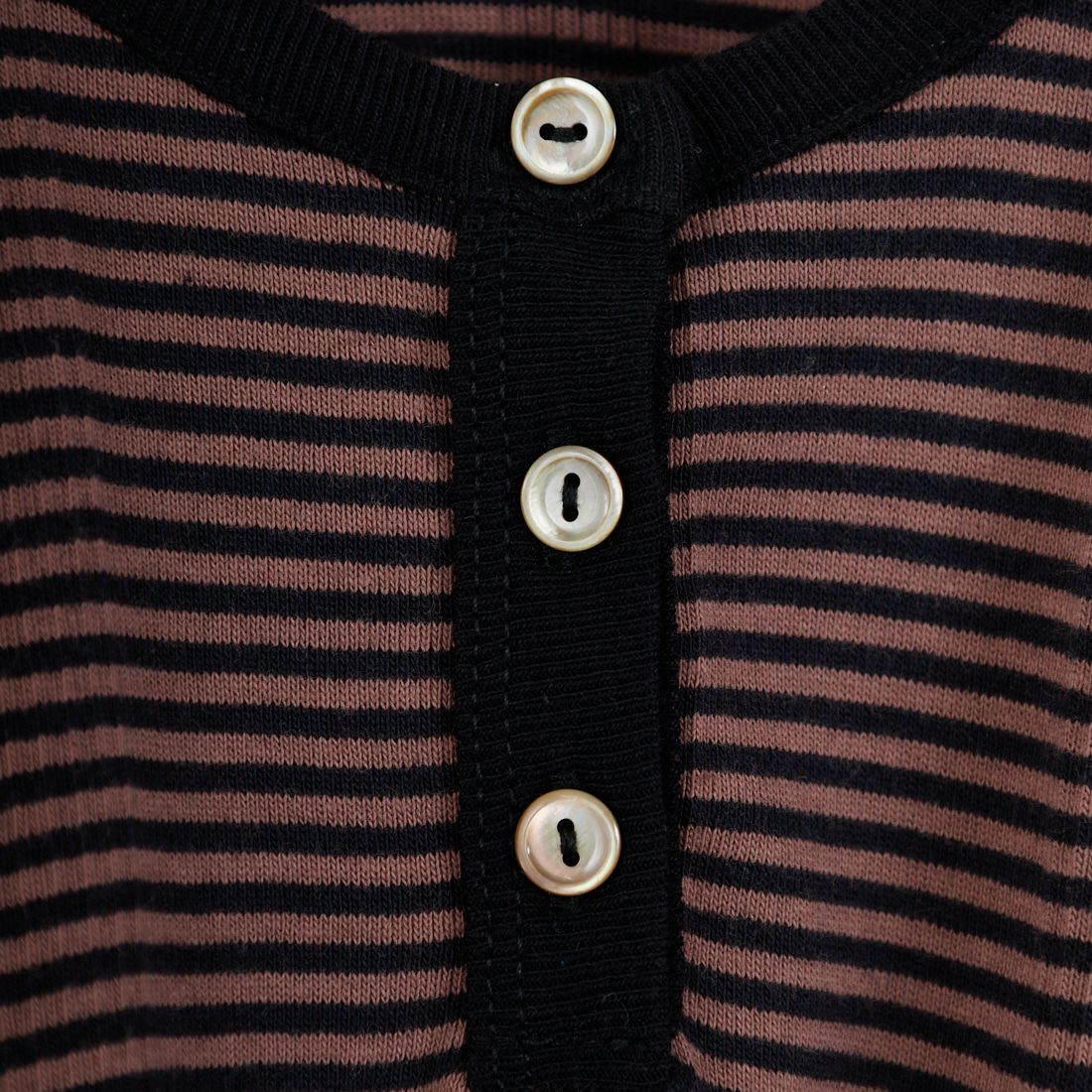 Robert P.Miller [ロバートピーミラー] 別注 クロップド丈 ボーダーヘンリーネックTシャツ [RM261-2265IN-JF] BROWN