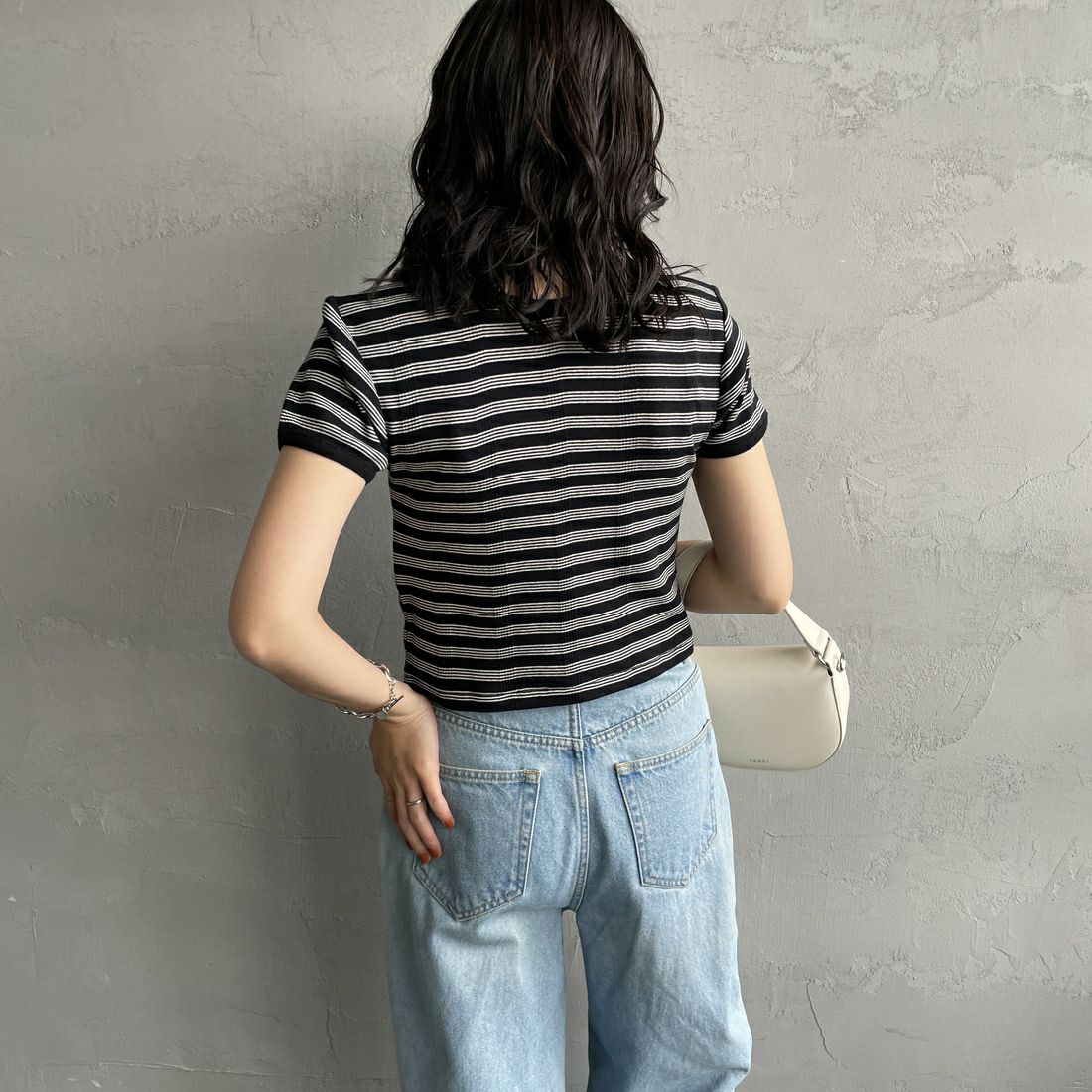 Robert P.Miller [ロバートピーミラー] 別注 クロップド丈 ボーダーヘンリーネックTシャツ [RM261-2265IN-JF] CARBON&&モデル身長：160cm 着用サイズ：F&&