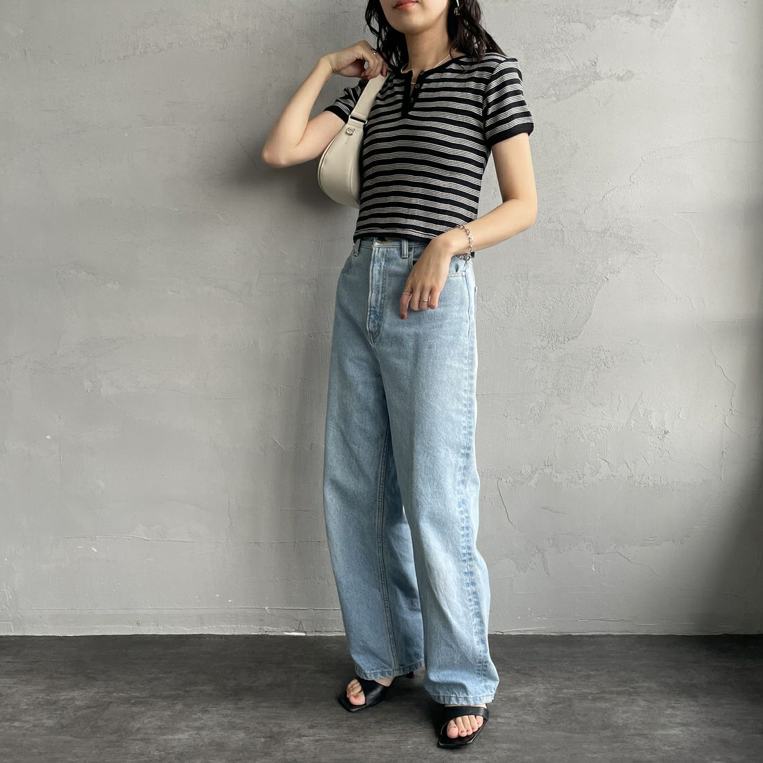 Robert P.Miller [ロバートピーミラー] 別注 クロップド丈 ボーダーヘンリーネックTシャツ [RM261-2265IN-JF] CARBON&&モデル身長：160cm 着用サイズ：F&&