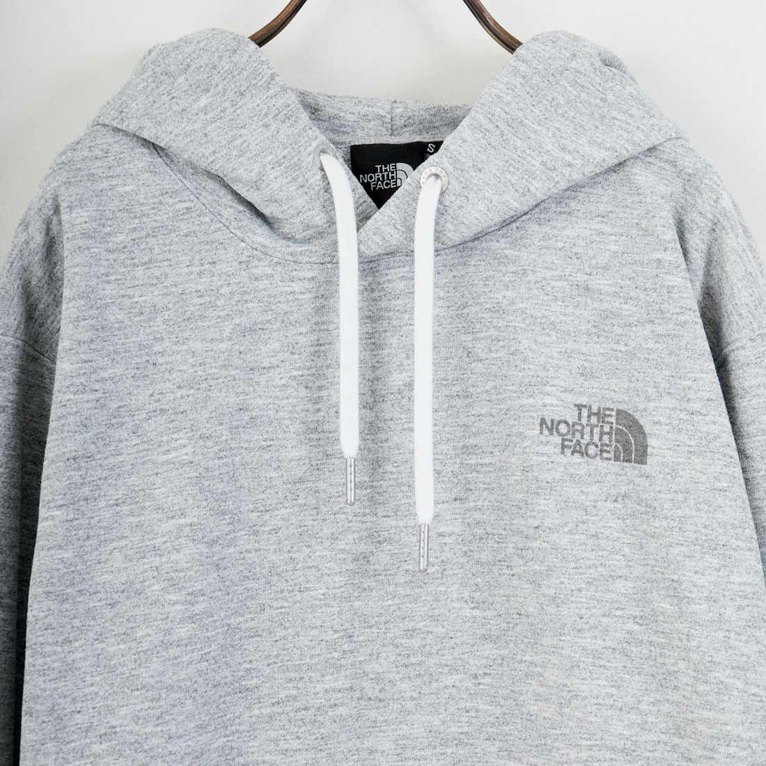 THE NORTH FACE [ザ ノースフェイス] バックスクエアロゴフーディ [NT62533] Z
