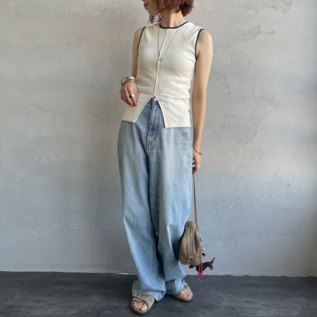 Robert P.Miller [ロバートピーミラー] 別注 配色 センタースリット パネルリブタンクトップ [RM261-2261IN-JF] IVO/BLK &&モデル身長：158cm 着用サイズ：F&&