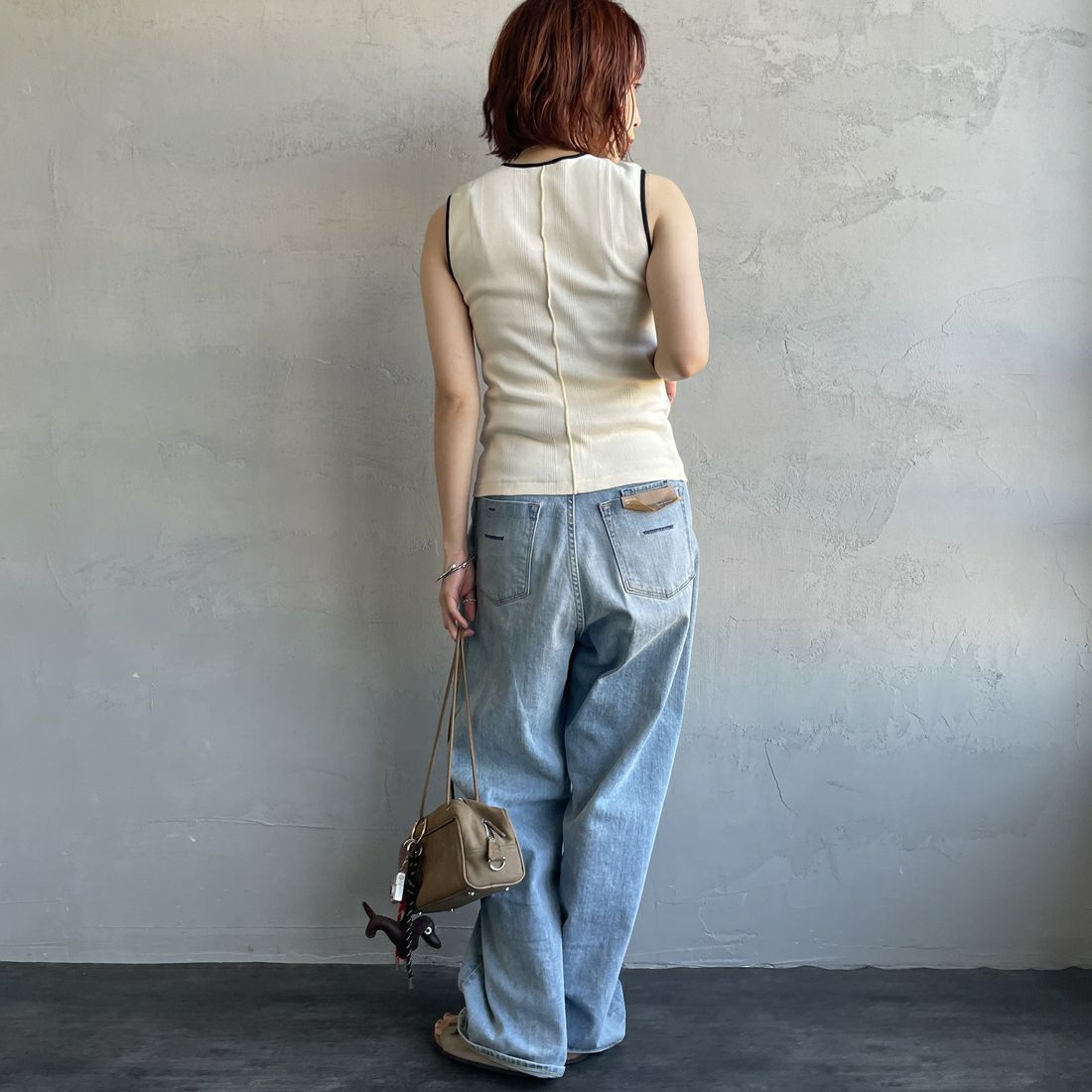 Robert P.Miller [ロバートピーミラー] 別注 配色 センタースリット パネルリブタンクトップ [RM261-2261IN-JF] IVO/BLK &&モデル身長：158cm 着用サイズ：F&&