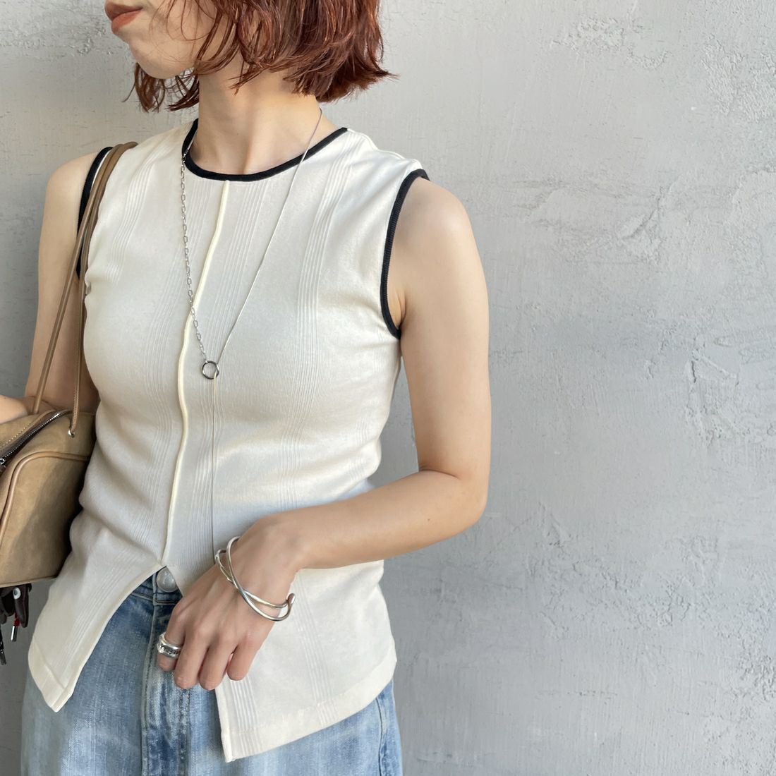 Robert P.Miller [ロバートピーミラー] 別注 配色 センタースリット パネルリブタンクトップ [RM261-2261IN-JF] IVO/BLK &&モデル身長：158cm 着用サイズ：F&&