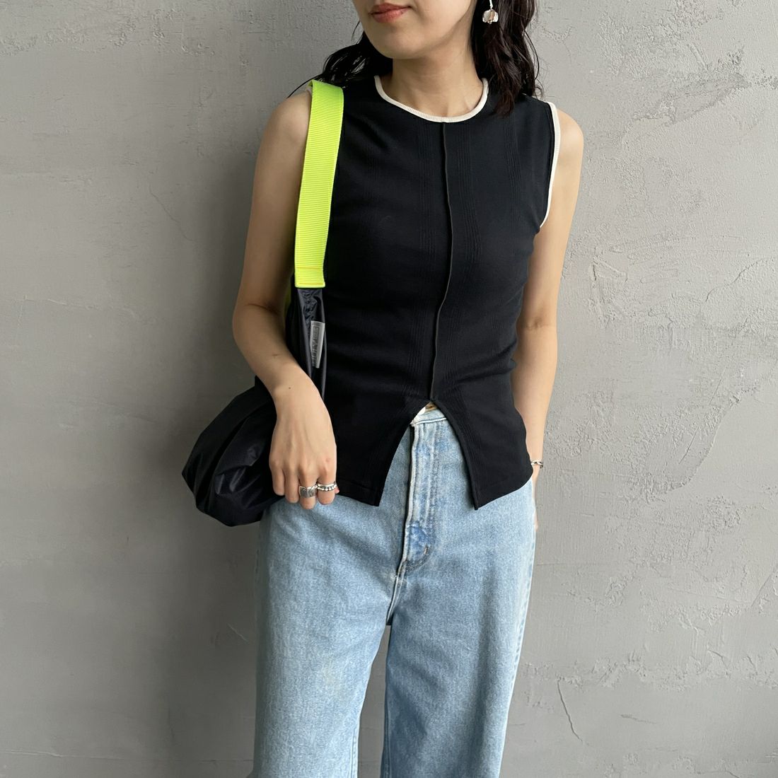 Robert P.Miller [ロバートピーミラー] 別注 配色 センタースリット パネルリブタンクトップ [RM261-2261IN-JF] BLK/IVO &&モデル身長：160cm 着用サイズ：F&&