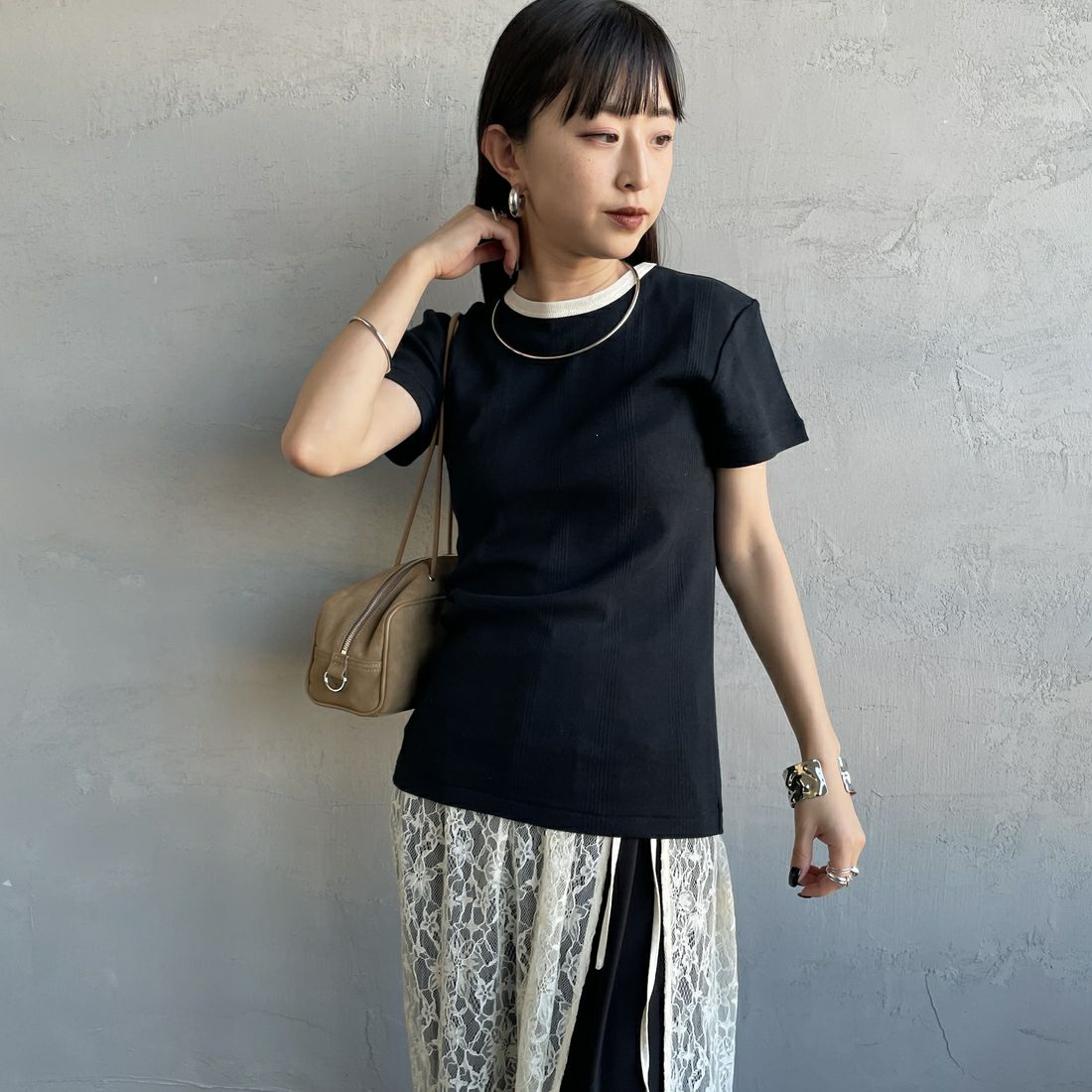 Robert P.Miller [ロバートピーミラー] 別注 配色 パネルリブショートスリーブTシャツ [RM261-2152IN-JF] BLK/IVO &&モデル身長：150cm 着用サイズ：F&&