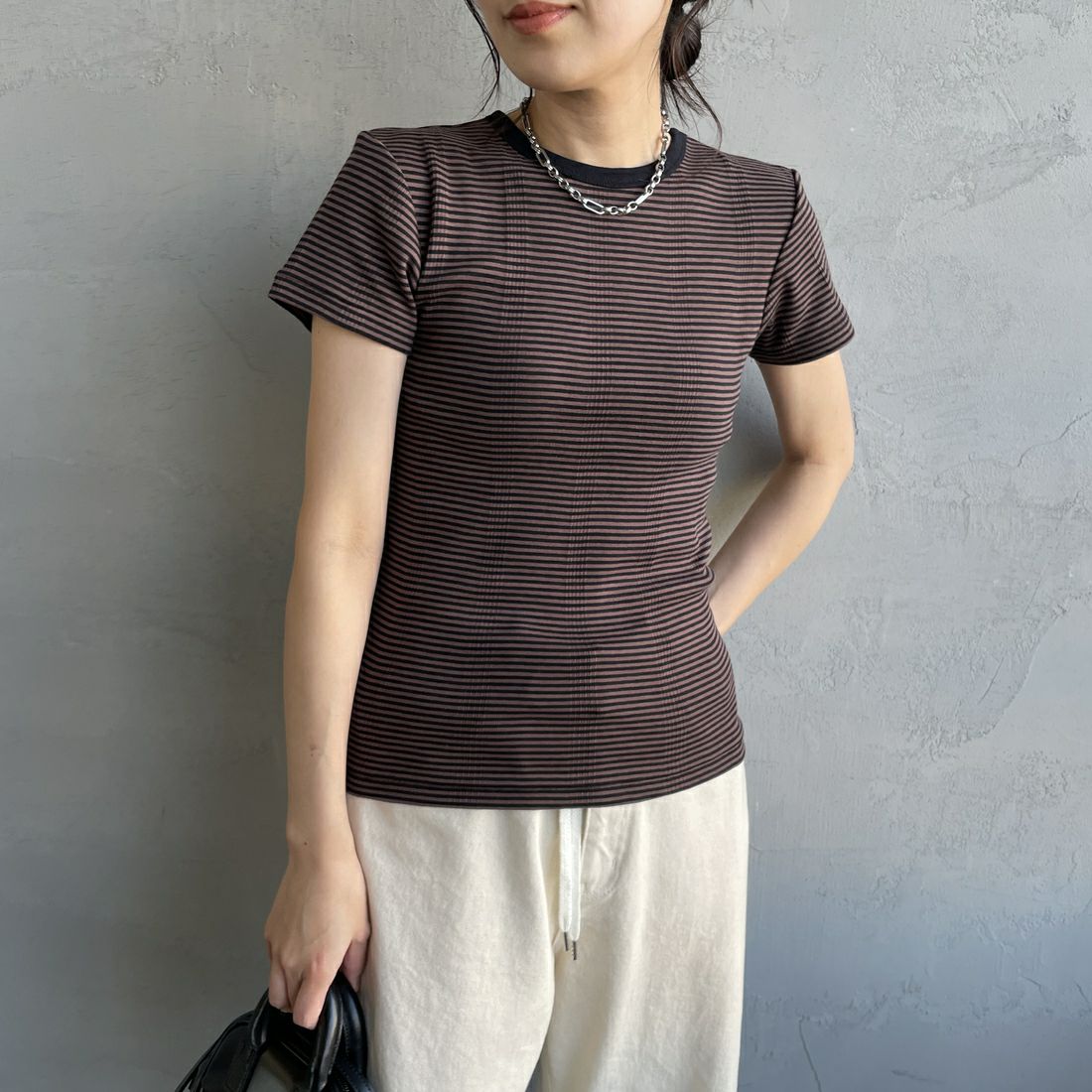 Robert P.Miller [ロバートピーミラー] 別注 配色 パネルリブショートスリーブTシャツ [RM261-2152IN-JF] BROWN &&モデル身長：160cm 着用サイズ：F&&