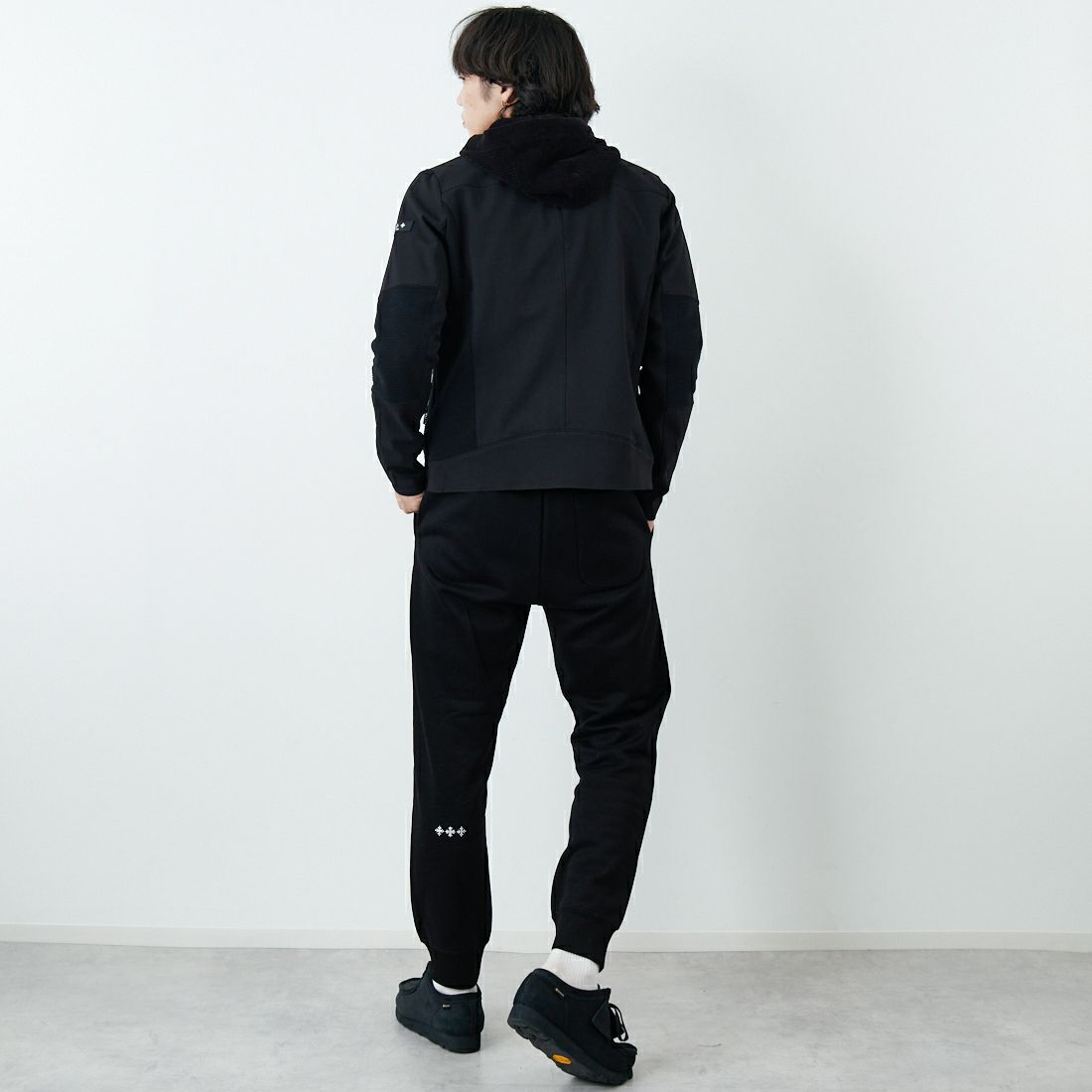 TATRAS [タトラス] FOLMIDO/フォルミード スウェットパンツ [MCKZ0048103588] BLACK &&モデル身長：179cm 着用サイズ：3&&