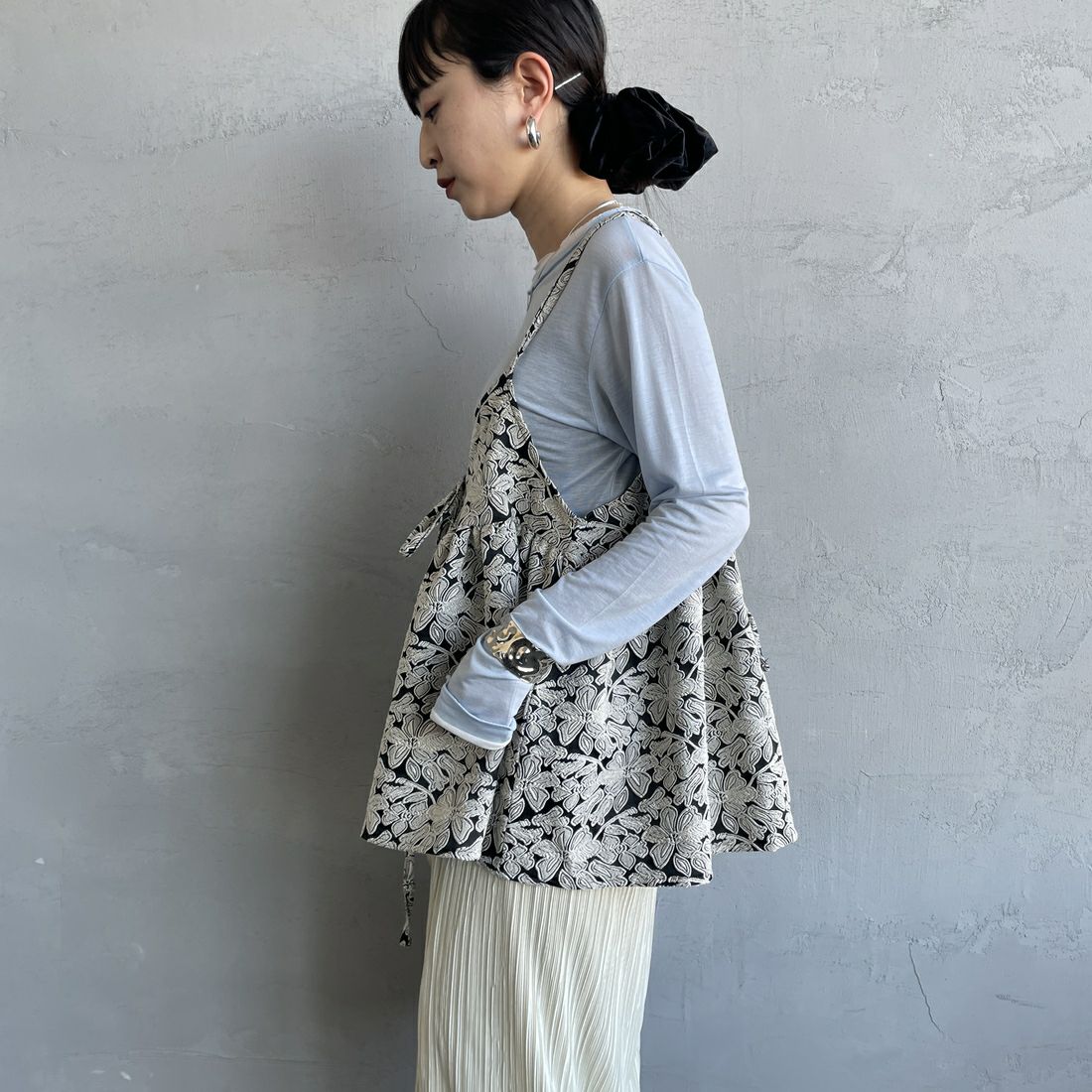 nenom [ネノム] マルチWAY ジャガード ペプラムキャミブラウス [NE26312007] 02 BLK/OFF &&モデル身長：150cm 着用サイズ：F&&