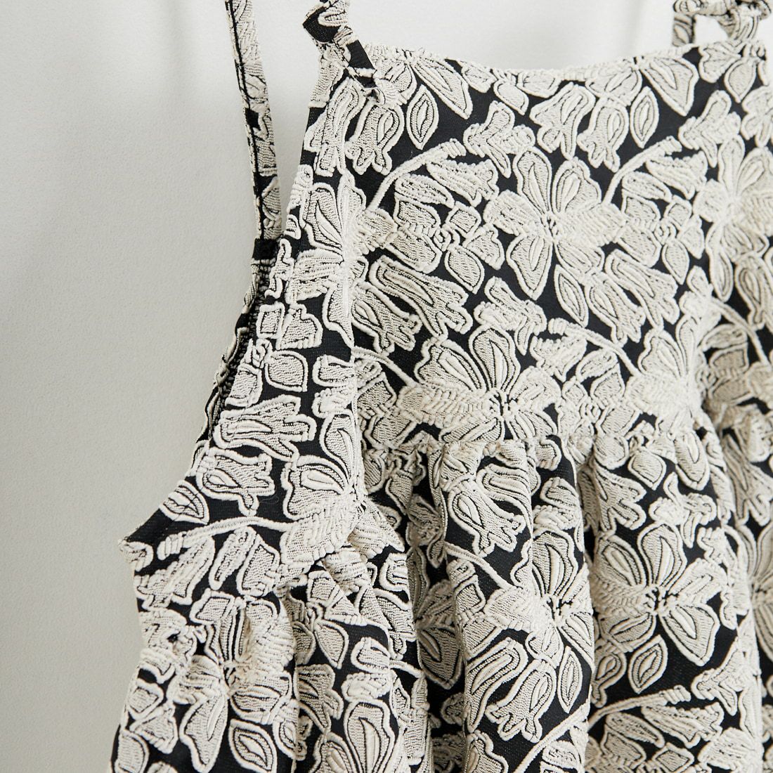 nenom [ネノム] マルチWAY ジャガード ペプラムキャミブラウス [NE26312007] 02 BLK/OFF