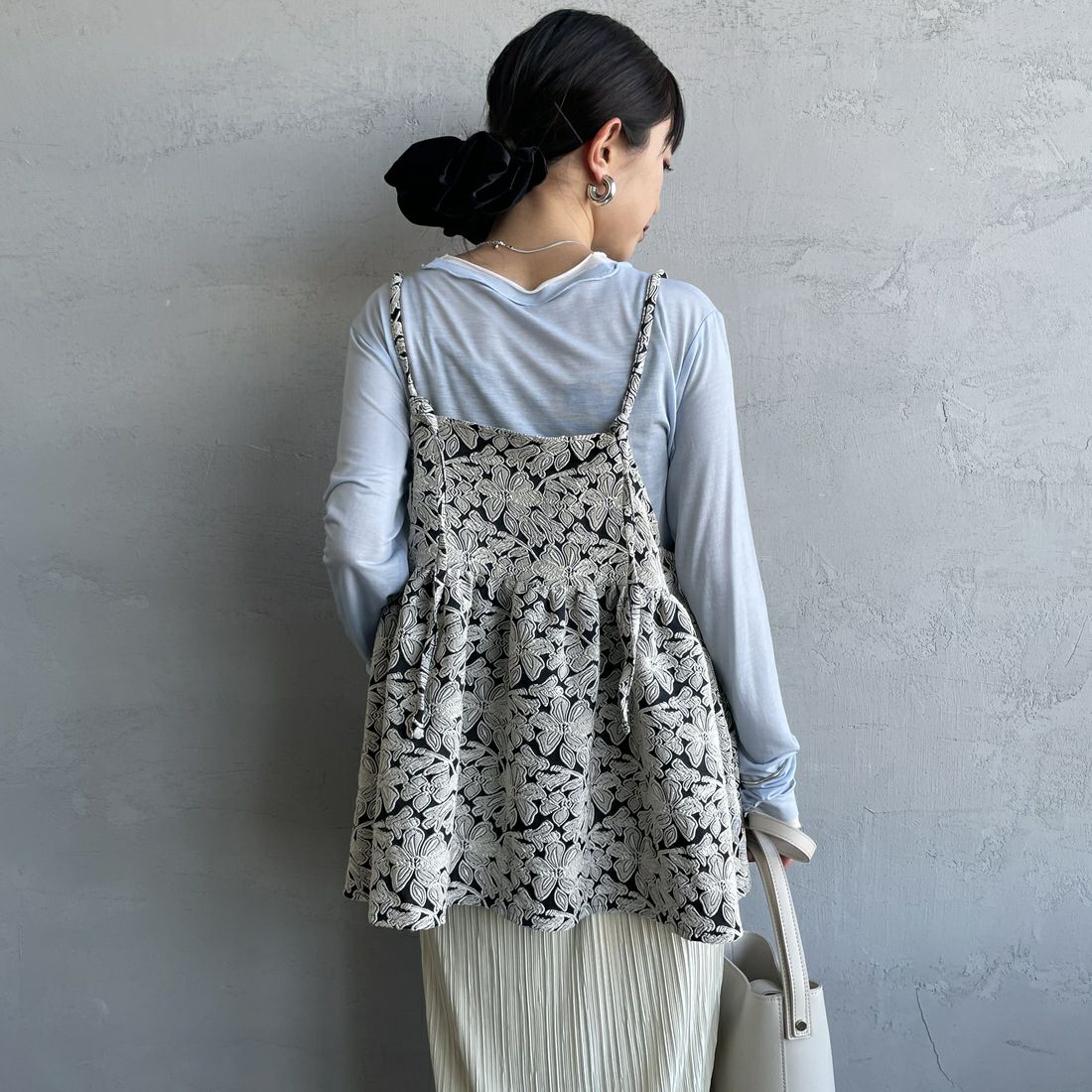 nenom [ネノム] マルチWAY ジャガード ペプラムキャミブラウス [NE26312007] 02 BLK/OFF &&モデル身長：150cm 着用サイズ：F&&