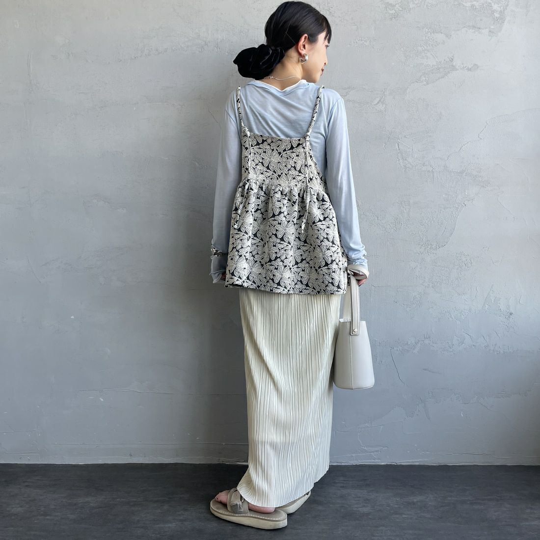 nenom [ネノム] マルチWAY ジャガード ペプラムキャミブラウス [NE26312007] 02 BLK/OFF &&モデル身長：150cm 着用サイズ：F&&