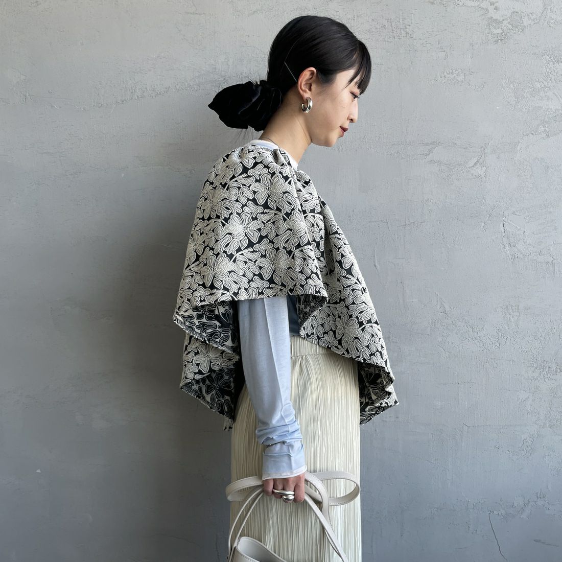 nenom [ネノム] マルチWAY ジャガード ペプラムキャミブラウス [NE26312007] 02 BLK/OFF &&モデル身長：150cm 着用サイズ：F&&