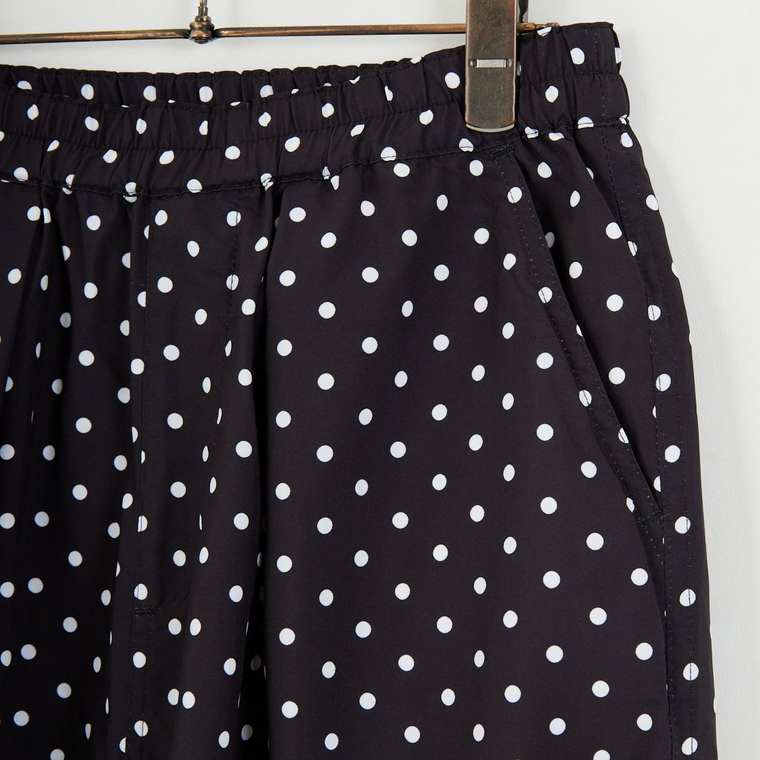 UNIVERSAL OVERALL [ユニバーサルオーバーオール] 別注 総柄イージーワイドパンツ [U2612634IN-JF] BLKﾄﾞｯﾄ