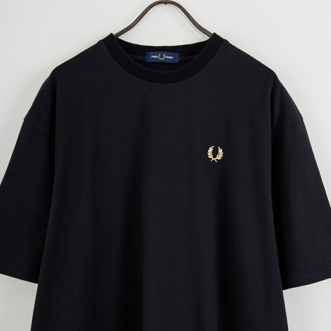 FRED PERRY [フレッドペリー] 別注 ORIGINAL SPORTSWEAR バック刺繍ロゴTシャツ [FPM-26S-023JF] BLACK/SNOW