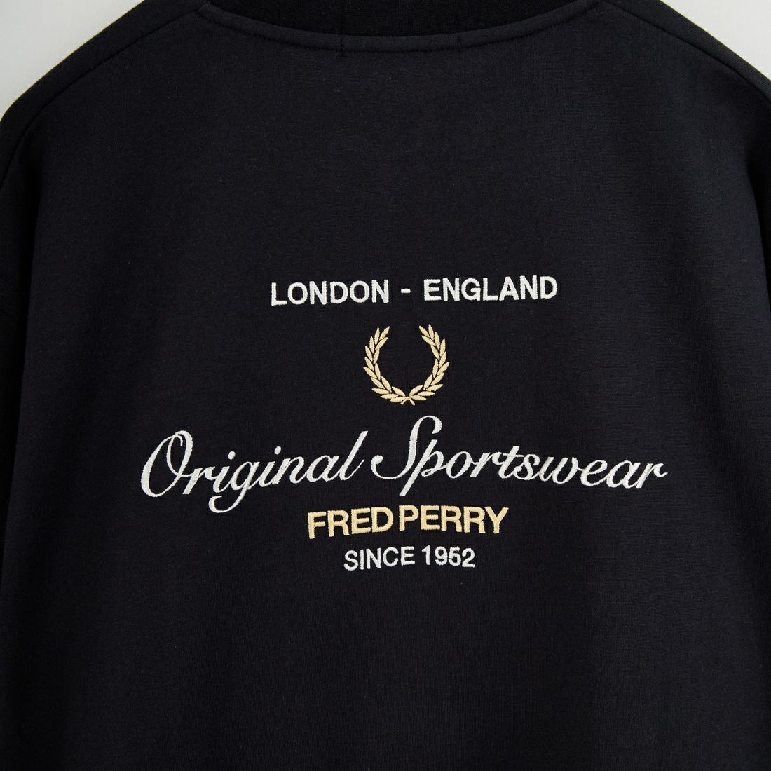 FRED PERRY [フレッドペリー] 別注 ORIGINAL SPORTSWEAR バック刺繍ロゴTシャツ [FPM-26S-023JF] BLACK/SNOW