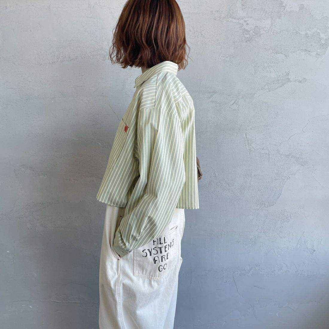 UNIVERSAL OVERALL [ユニバーサルオーバーオール] 別注 ショート丈 ビッグポケットストライプシャツ [U2533158IN-JF] ﾚﾓﾝ &&モデル身長：158cm 着用サイズ：F&&