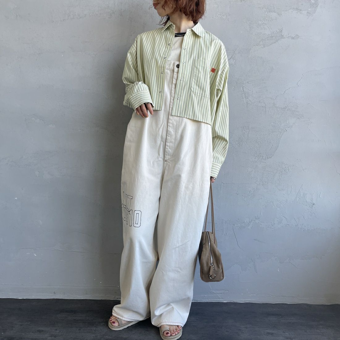 UNIVERSAL OVERALL [ユニバーサルオーバーオール] 別注 ショート丈 ビッグポケットストライプシャツ [U2533158IN-JF] ﾚﾓﾝ &&モデル身長：158cm 着用サイズ：F&&