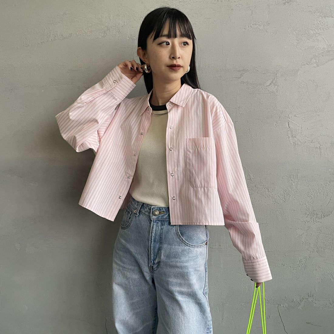 UNIVERSAL OVERALL [ユニバーサルオーバーオール] 別注 ショート丈 ビッグポケットストライプシャツ [U2533158IN-JF] ﾋﾟﾝｸ &&モデル身長：150cm 着用サイズ：F&&