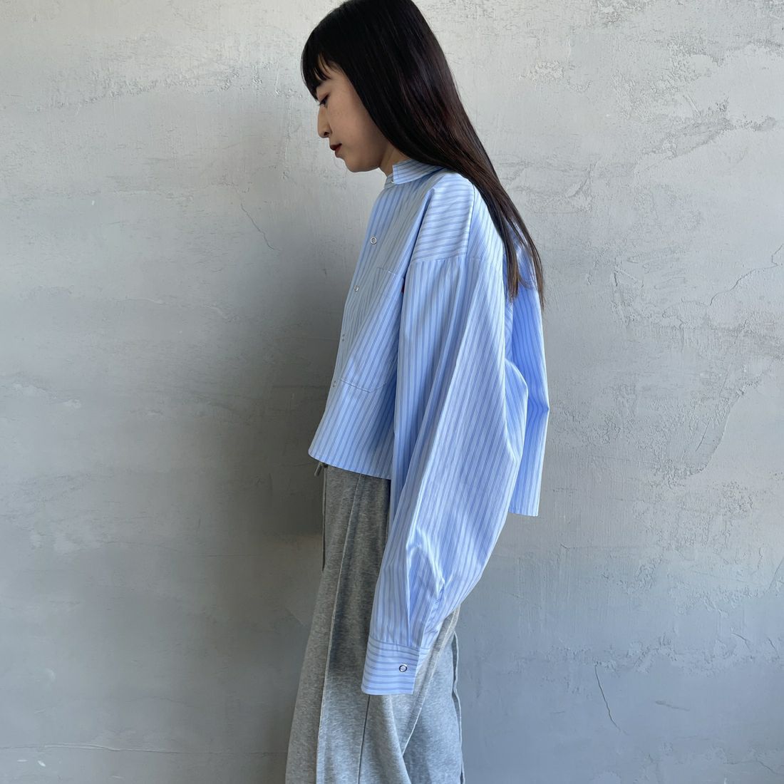 UNIVERSAL OVERALL [ユニバーサルオーバーオール] 別注 ショート丈 ビッグポケットストライプシャツ [U2533158IN-JF] ｻｯｸｽ &&モデル身長：150cm 着用サイズ：F&&