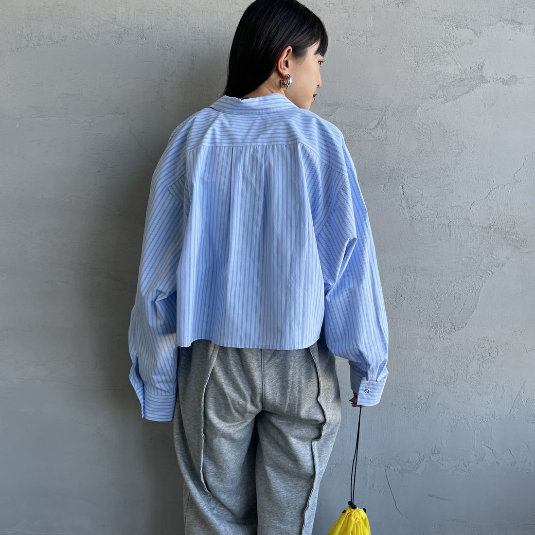 UNIVERSAL OVERALL [ユニバーサルオーバーオール] 別注 ショート丈 ビッグポケットストライプシャツ [U2533158IN-JF] ｻｯｸｽ &&モデル身長：150cm 着用サイズ：F&&