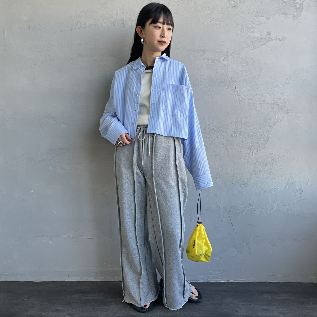 UNIVERSAL OVERALL [ユニバーサルオーバーオール] 別注 ショート丈 ビッグポケットストライプシャツ [U2533158IN-JF] ｻｯｸｽ &&モデル身長：150cm 着用サイズ：F&&