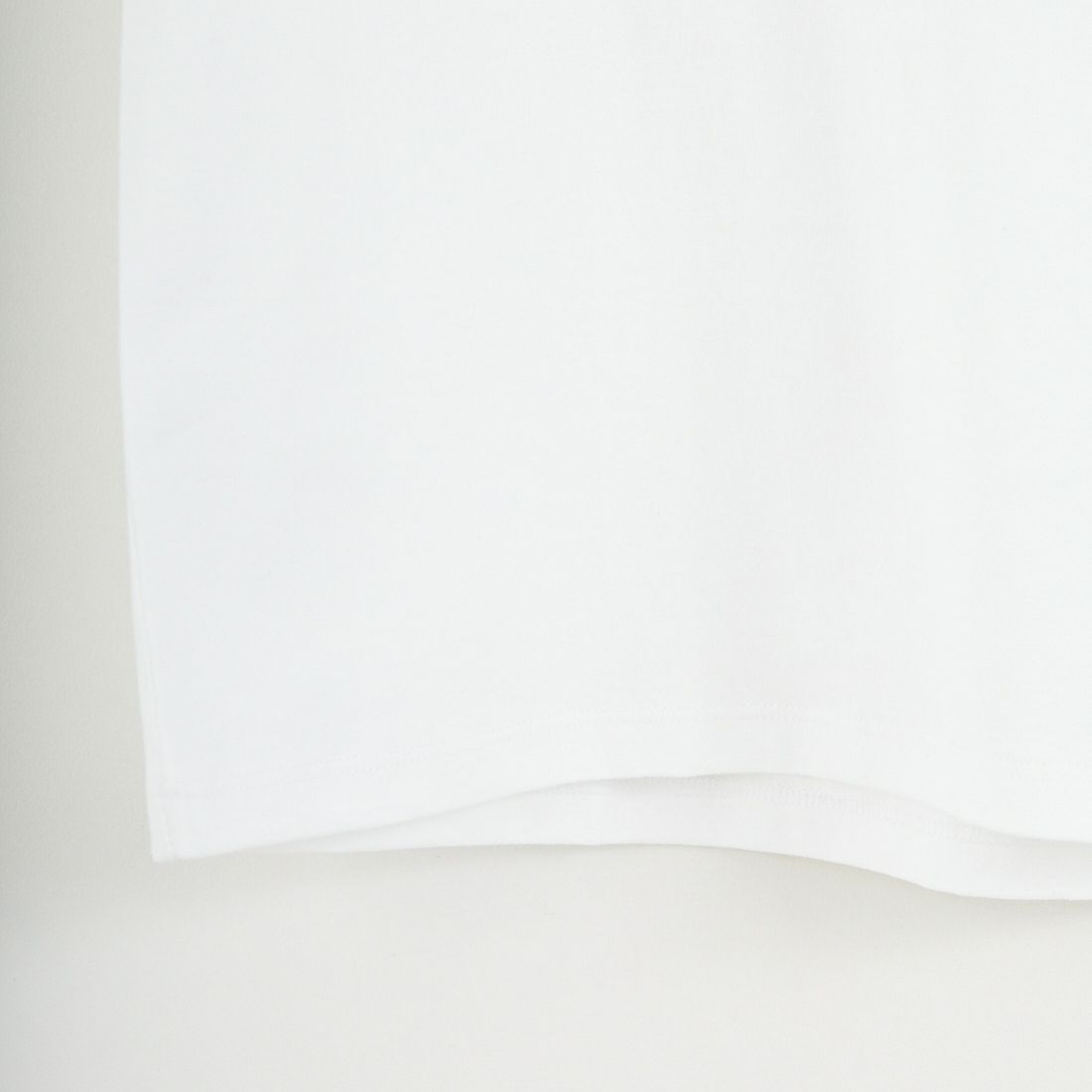 A.P.C. [アー・ペー・セー] Petite Rue Madame ロングスリーブTシャツ [PETITE-RUE-MADAME-H] 90 BLANC