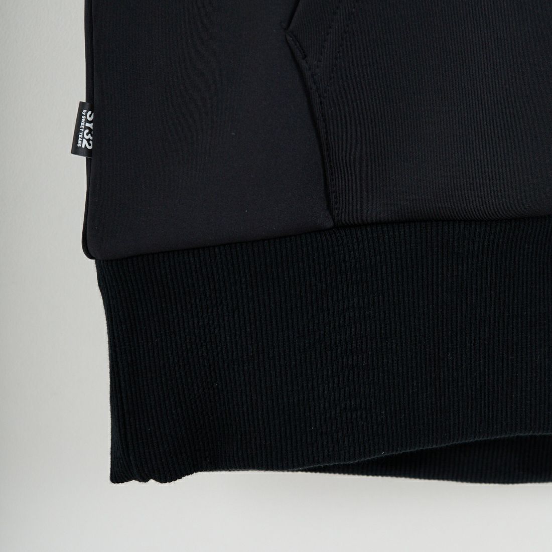 SY32 [エスワイサーティトゥ] ダブルニットゴシックロゴフーディ [32-26SN1-05] BLACK