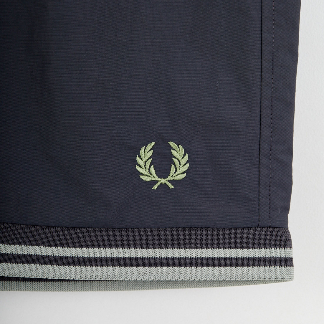 FRED PERRY [フレッドペリー] 別注 ツインティップライン ワンポイントロゴ刺繍 スイムショートパンツ [FPM-26S-020JF]  ANCHOR GRE
