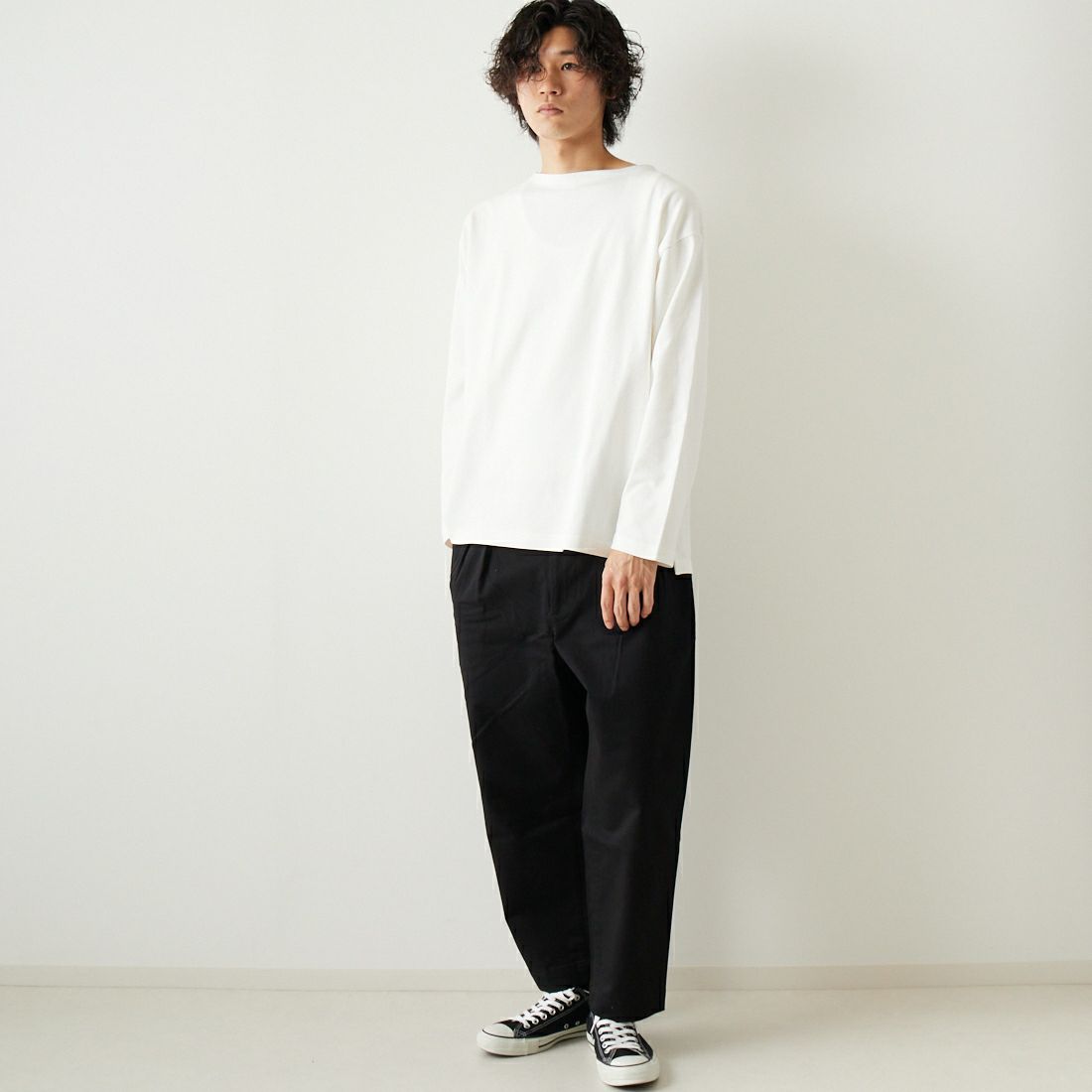 VALTA [ヴァルタ] 別注 タックテーパードチノパンツ [VA3018-JF] 710 BLACK &&モデル身長：182cm 着用サイズ：M&&