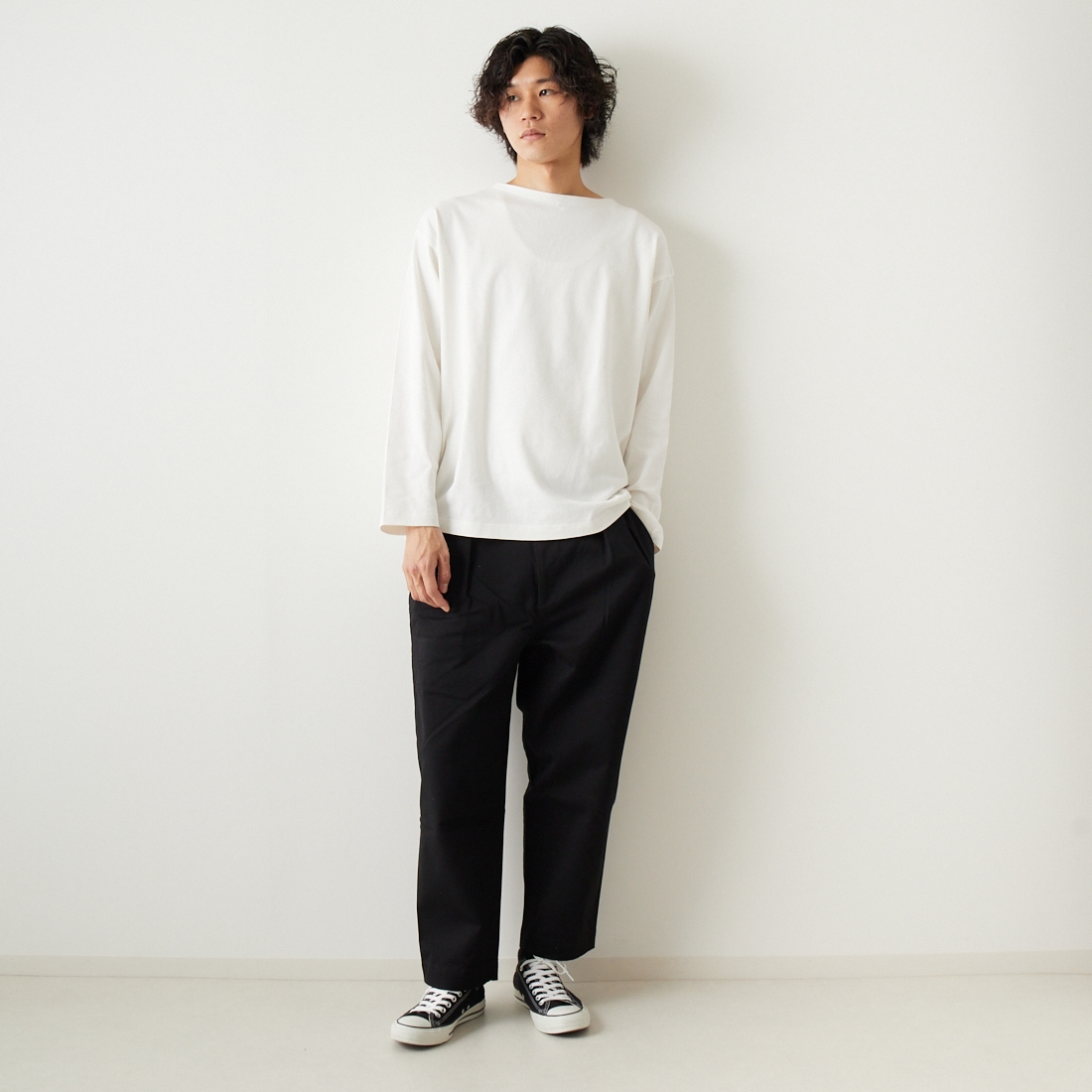 VALTA [ヴァルタ] 別注 タックテーパードチノパンツ [VA3018-JF] 710 BLACK &&モデル身長：182cm 着用サイズ：M&&