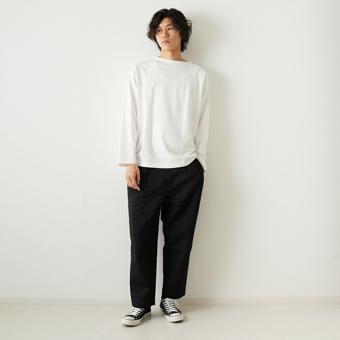 VALTA [ヴァルタ] 別注 タックテーパードチノパンツ [VA3018-JF] 710 BLACK &&モデル身長：182cm 着用サイズ：M&&