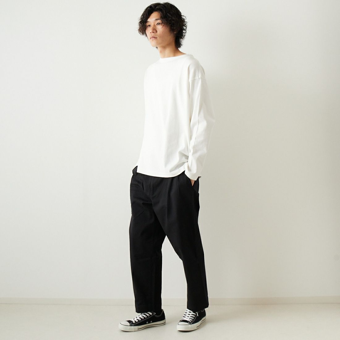 VALTA [ヴァルタ] 別注 タックテーパードチノパンツ [VA3018-JF] 710 BLACK &&モデル身長：182cm 着用サイズ：M&&