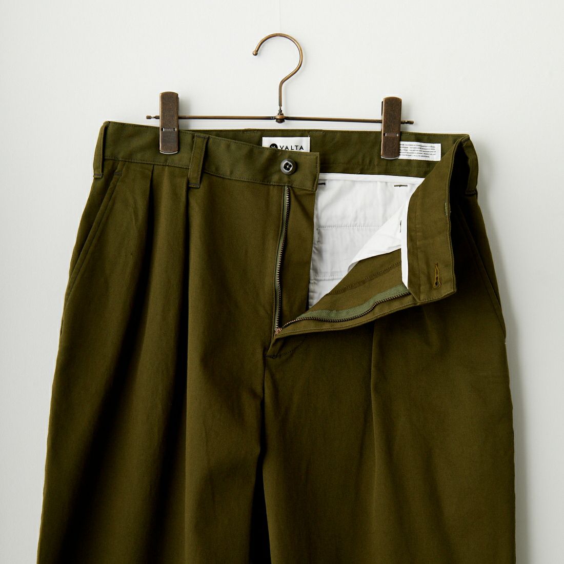 VALTA [ヴァルタ] 別注 タックテーパードチノパンツ [VA3018-JF] 450 OLIVE