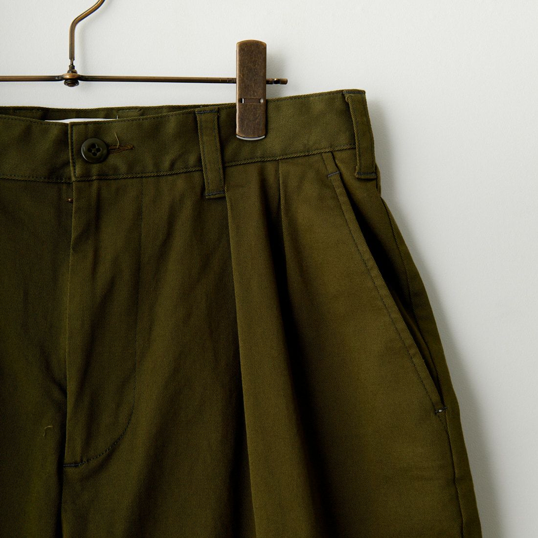 VALTA [ヴァルタ] 別注 タックテーパードチノパンツ [VA3018-JF] 450 OLIVE