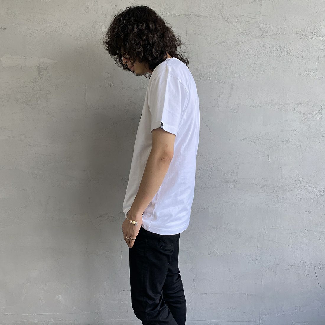 DEUS EX MACHINA [デウス エクス マキナ] SHIELD Tシャツ [T-DMW41808E] WHITE&&モデル身長：173cm 着用サイズ：S&&