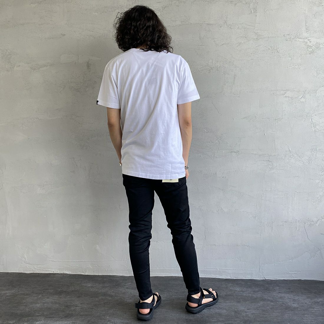 DEUS EX MACHINA [デウス エクス マキナ] SHIELD Tシャツ [T-DMW41808E] WHITE&&モデル身長：173cm 着用サイズ：S&&