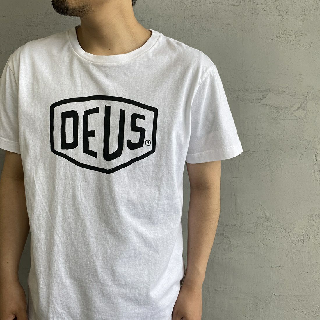 DEUS EX MACHINA [デウス エクス マキナ] SHIELD Tシャツ [T-DMW41808E] BLACK&&モデル身長：170cm 着用サイズ：M&&
