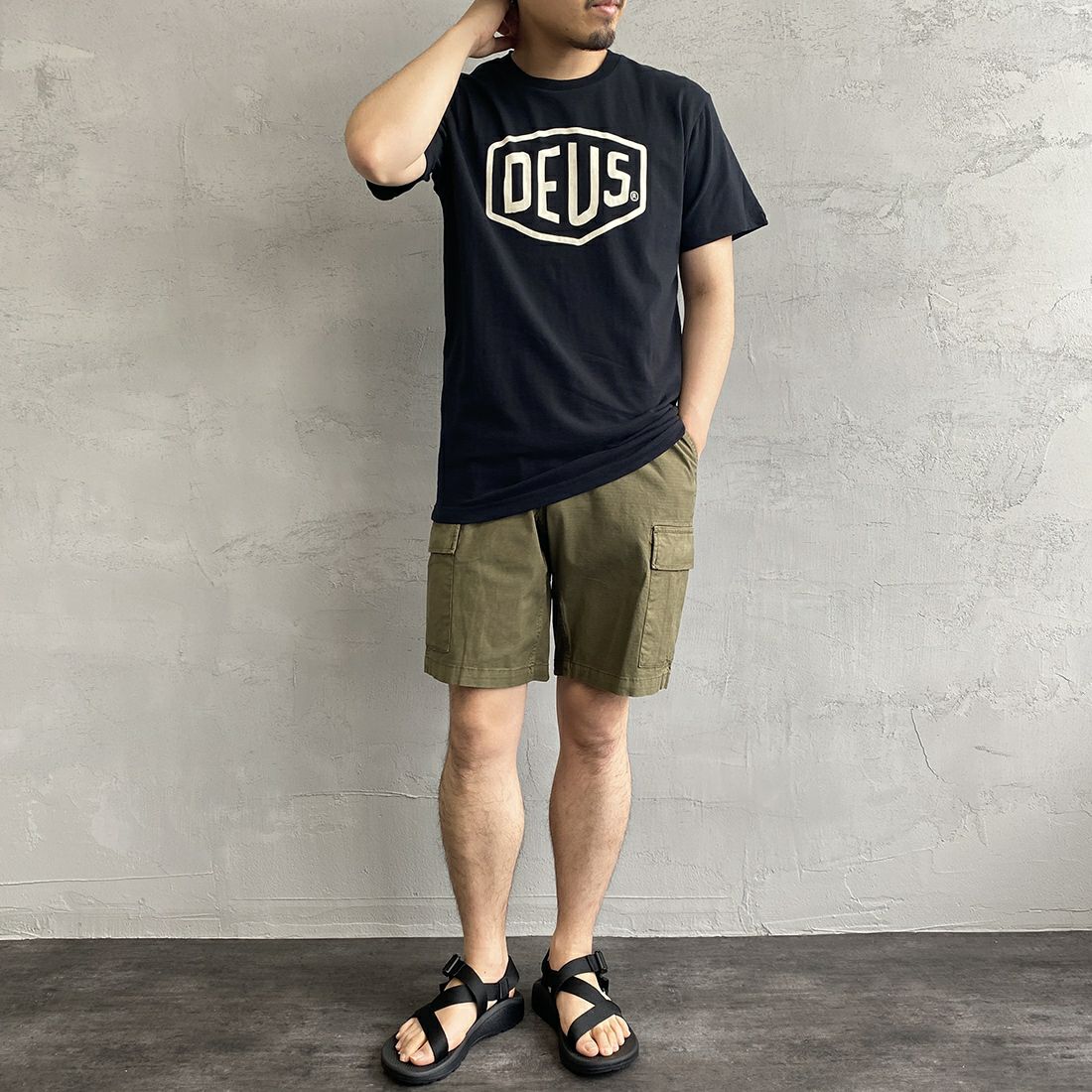 DEUS EX MACHINA [デウス エクス マキナ] SHIELD Tシャツ [T-DMW41808E] BLACK&&モデル身長：170cm 着用サイズ：M&&