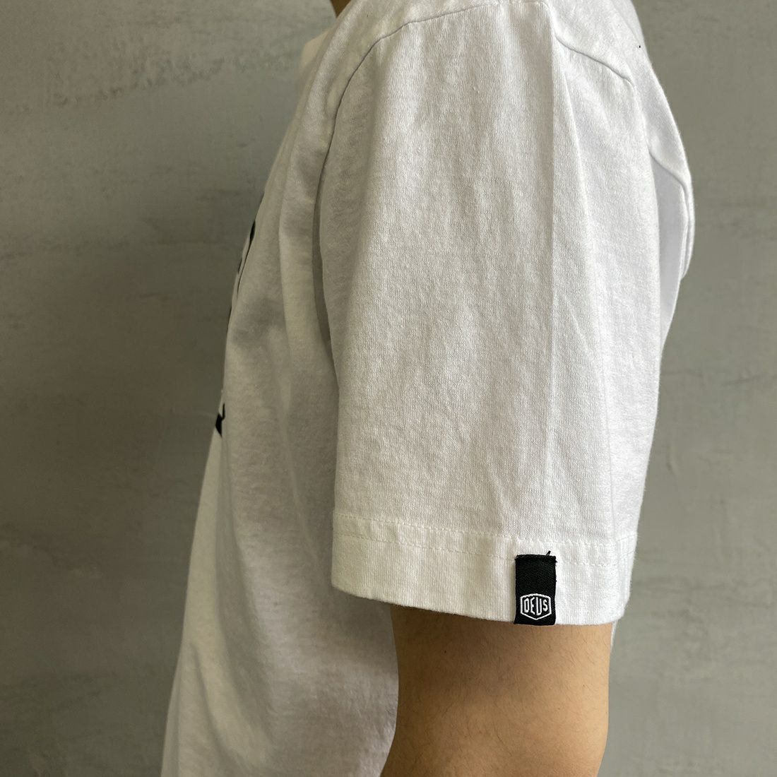DEUS EX MACHINA [デウス エクス マキナ] SHIELD Tシャツ [T-DMW41808E] BLACK&&モデル身長：170cm 着用サイズ：M&&
