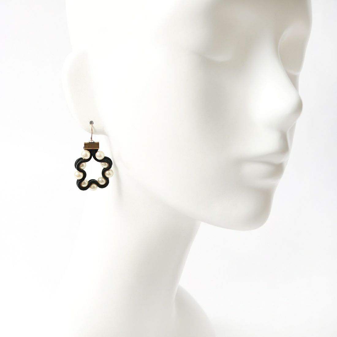 STELLA CIFFON [ステラシフォン] 樹脂パールラウンドピアス [AST-P71] 80 BLACK