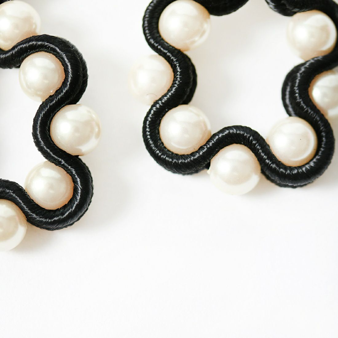 STELLA CIFFON [ステラシフォン] 樹脂パールラウンドピアス [AST-P71] 80 BLACK