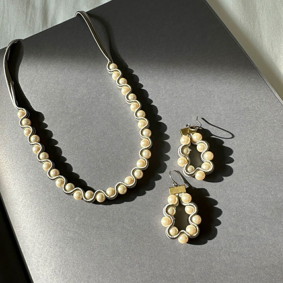 STELLA CIFFON [ステラシフォン] 樹脂パールラウンドピアス [AST-P71] 60 BEIGE