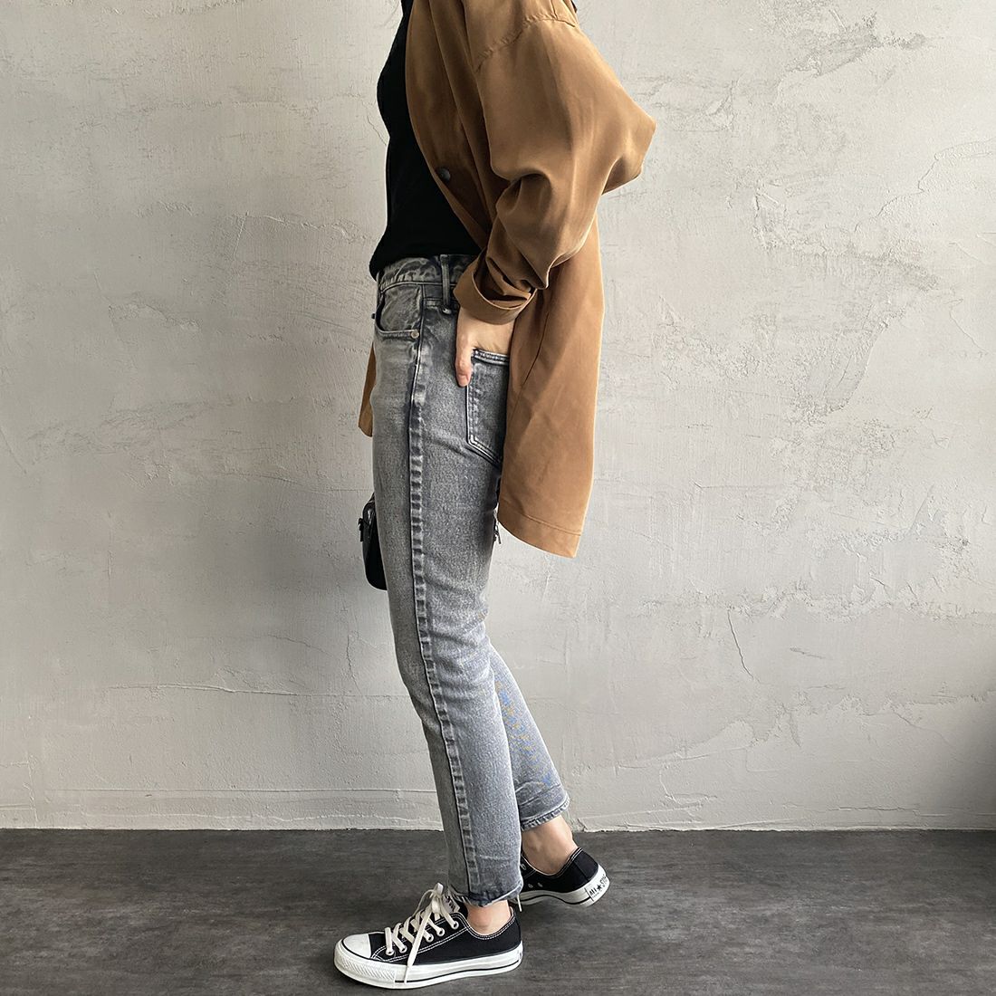 upper hights [アッパーハイツ] THE STELLA フィットミドルライズガールフレンドデニム [861219-RST] RUST&&モデル身長：160cm 着用サイズ：24&&